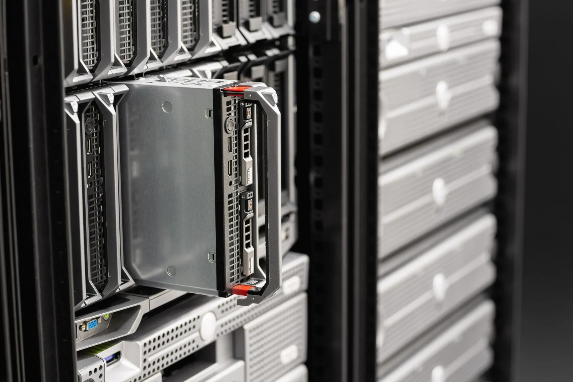 Iteas it engineer servers storage data center san enclosure